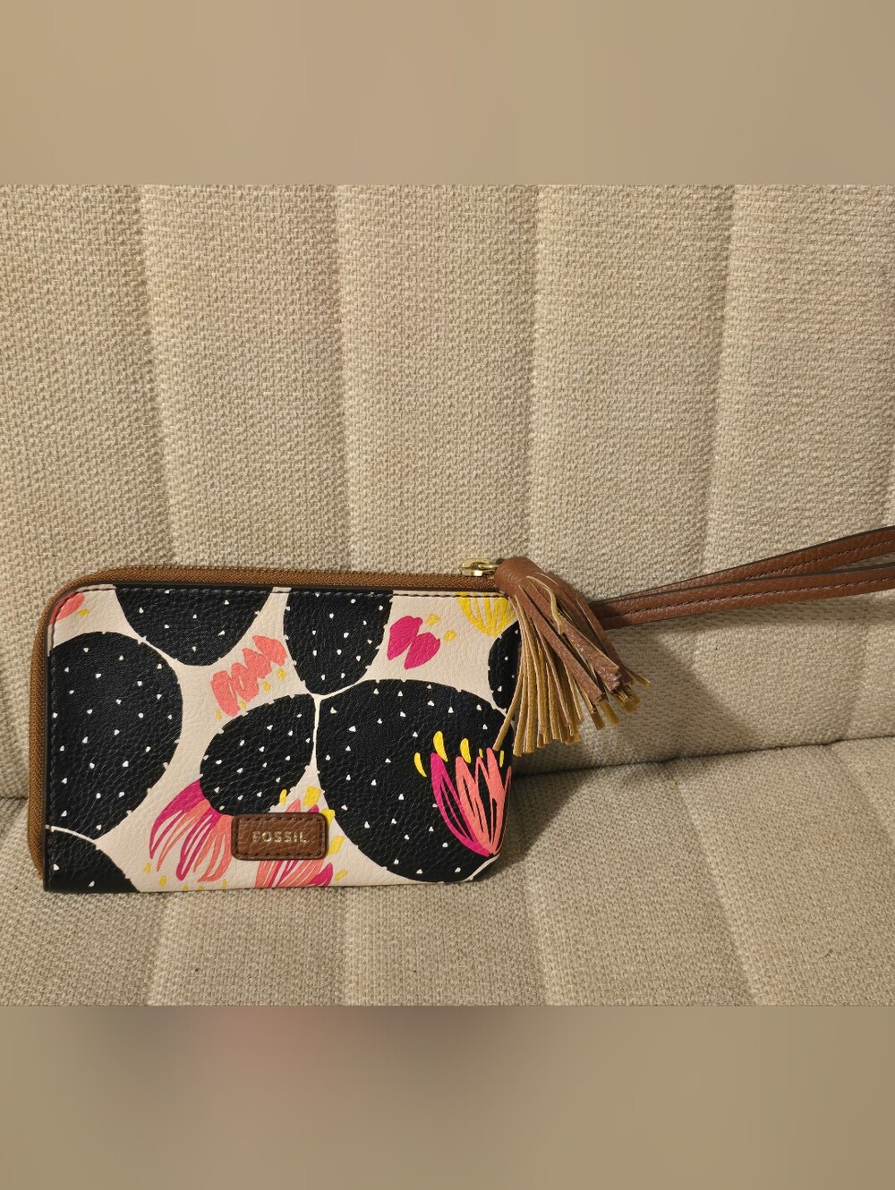 Fossil Tara Wristlet Black Floral Abstract Print Pebbled Leather Zip